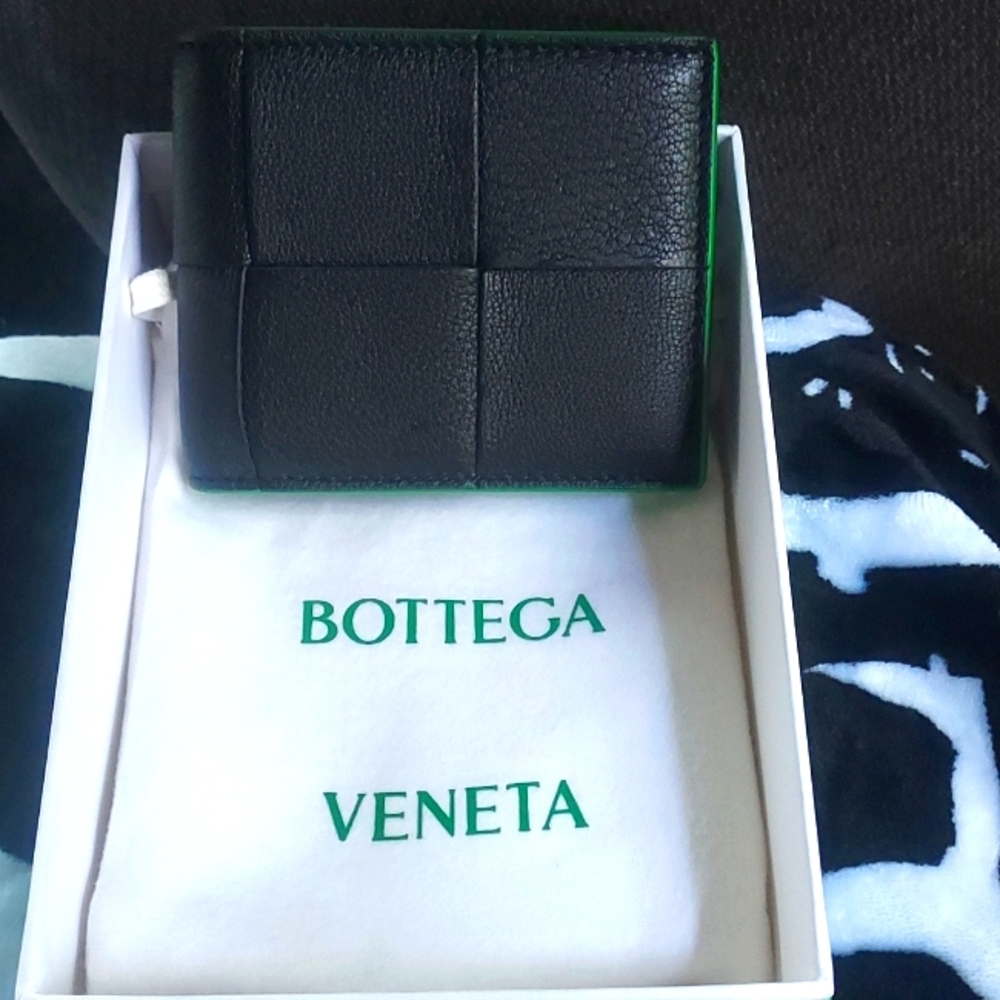 Authentic Bottega Veneta Men's Wallet